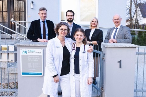 Erste Medizin-Stipendiatin des Landkreises Hof praktiziert nun im Hofer Land