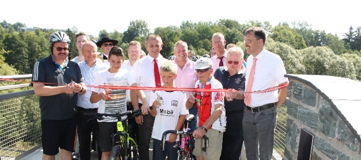 Bogenbrücke und Radweg in Naila offiziell eröffnet