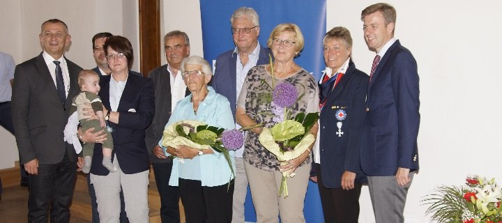 Christa Centner und Hans-Jürgen Frank erhalten das Ehrenzeichen des Bayerischen Miniterpräsidenten