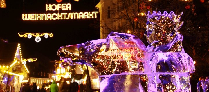 Eis-Schnitzer zeigen ihre Kunst auf dem Hofer Weihnachtsmarkt