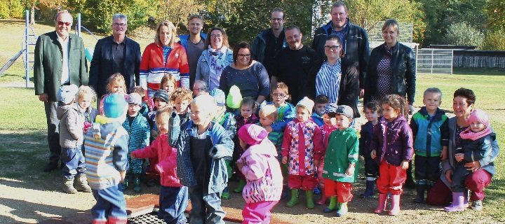 Moschendorfer Kinderspielplatz: Neues Trampolin für die Kleinen