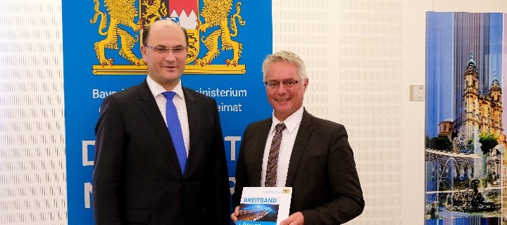 Stadt Helmbrechts erhält Förderbescheid für den Ausbau der digitalen Infrastruktur